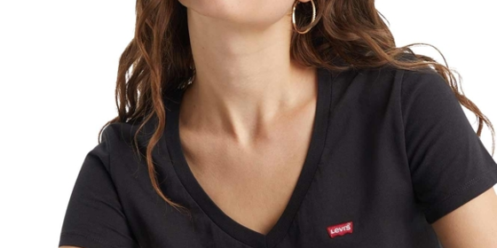 Levis T-Shirt Perfect V-Neck Tee in Kaviar ansehen