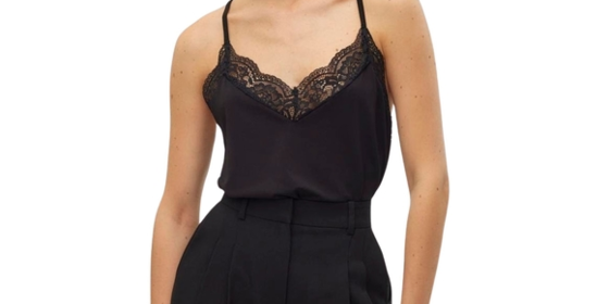 Vero Moda Spitzentop Ana mit V-Ausschnitt in Schwarz ansehen