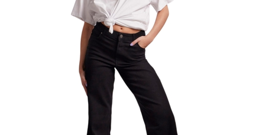 Pieces Bootcut Jeans Peggy in Black ansehen