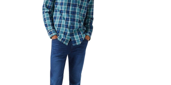 Wrangler Tapered Jeans Larston in Night Shade ansehen