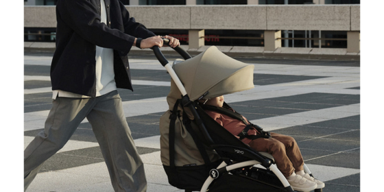 Stokke® Kinderwagen YOYO³ Gestell white inkl. 6+ Textilset Air France Blue ansehen
