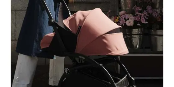 Stokke® Kinderwagen YOYO³ Gestell white inkl. 0+ Neugeborenenaufsatz Black ansehen