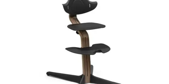 STOKKE® Nomi® Hochstuhl Walnuss / schwarz ansehen