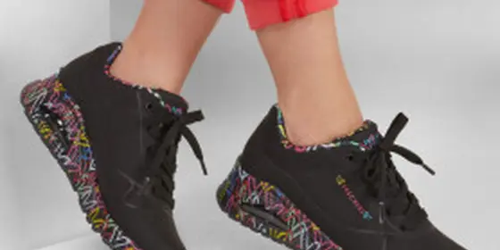Skechers 155506-BBK - Skechers Uno Loving Love Schwarz ansehen