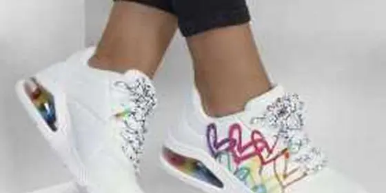 Skechers 155521-WHT - Skechers Uno Spread the Love Sneaker ansehen